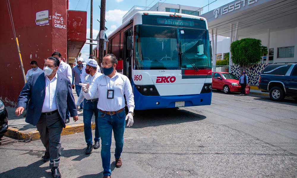 Despliegan 24 autobuses más para trasladar médicos de Puebla