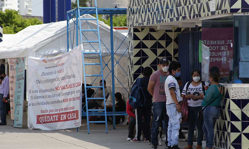 Curva de contagios amenaza con colapsar hospitales 
