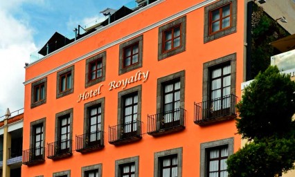 Colapsan hoteles; cierra el emblem&aacute;tico Royalty