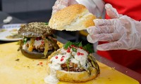 Esta es la historia de la cemita y hamburguesa de Chiles en Nogada