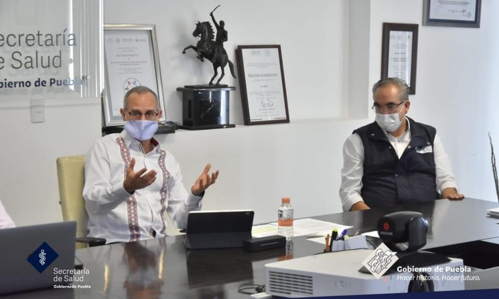 Extrabajadores del extinto Seguro Popular exigen recontratación a Gatell en Puebla