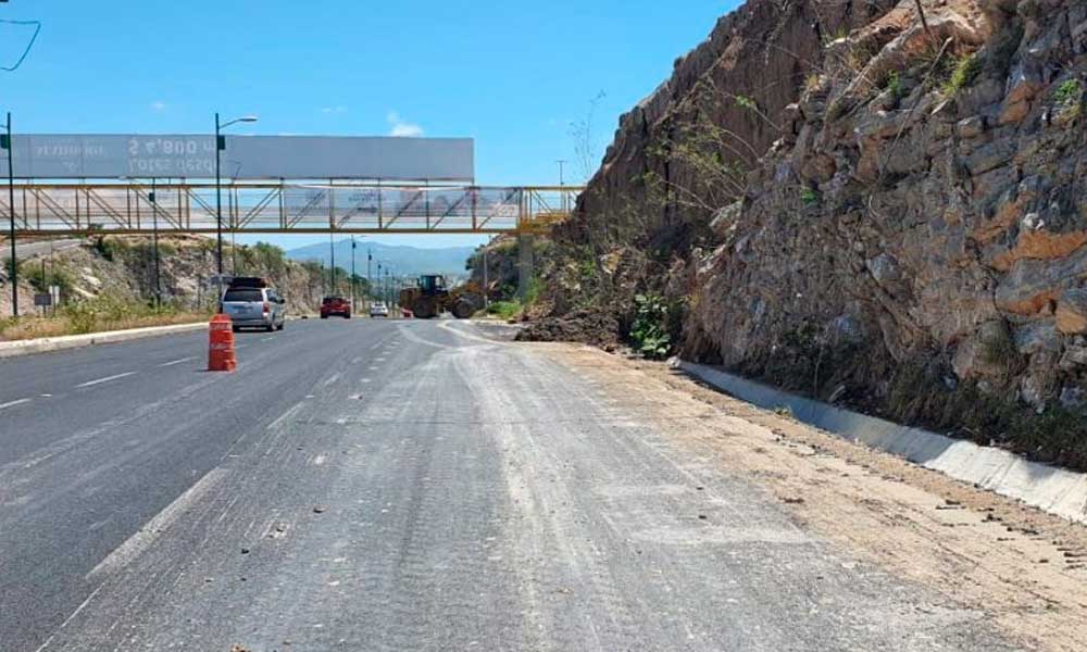 ¡Cuidado! Lluvias provocan 3 derrumbes sobre Periférico Ecológico