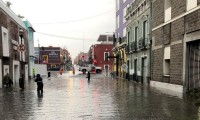 Viviendas afectadas y 25 calles inundadas dejó la fuerte lluvia con granizo en la capital