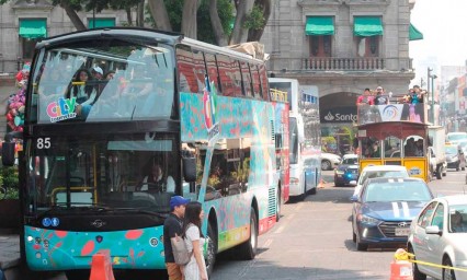 Choferes de turibuses tuvieron que trabajar de ambulantes durante pandemia