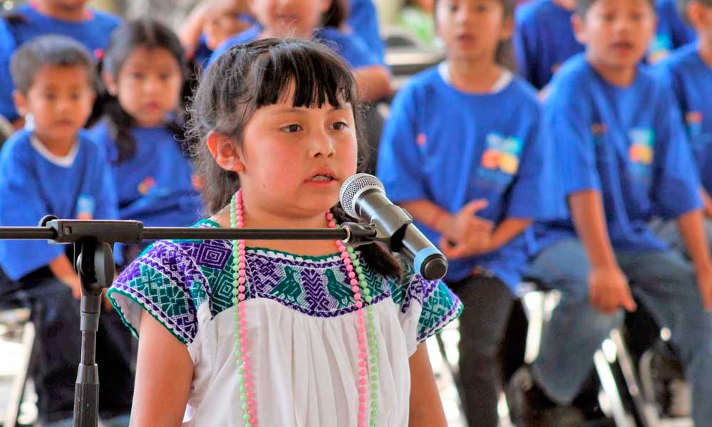 Universidad Intercultural traduce Constitución de Puebla a lenguas indígenas