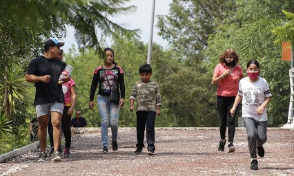 Covid ya infectó casi 500 niños poblanos pero familias siguen saliendo