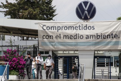 Firma VW acuerdo con Sindicato y se evita huelga
