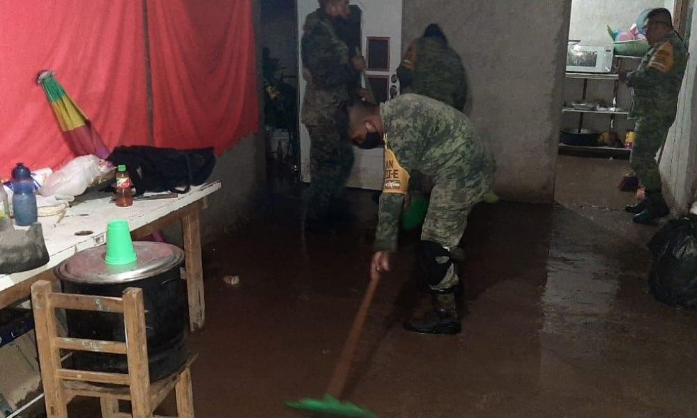 Apoyan a casi 40 familias en Totimehuacan y Clavijero afectadas por las fuertes lluvias 