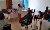 Virginia Meza Cruz entrega kits escolares en apoyo a la economía familiar de servidores públicos