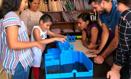 Reconocen a Arquitectura BUAP por maquetas para personas con discapacidad visual