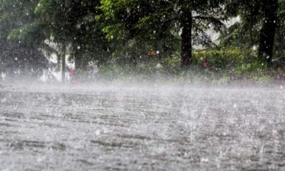 Deslaves, evacuaciones y comunidades incomunicadas dejan lluvias en Puebla 