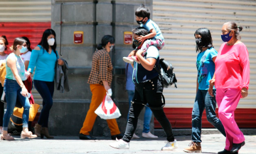 Familias poblanas en el centro de Puebla 