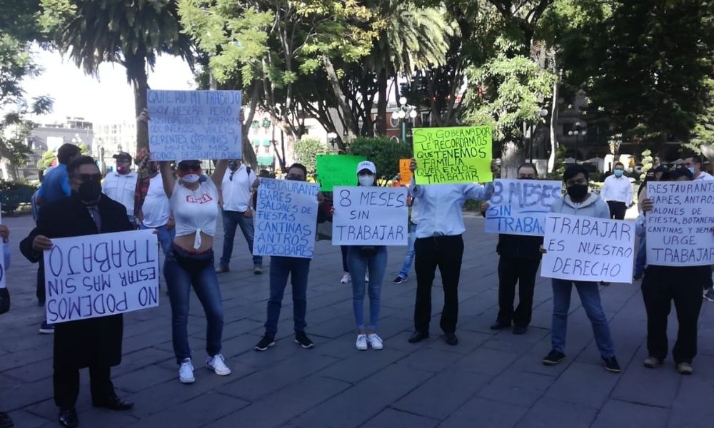 Demandan trabajadores de centros nocturnos reapertura de establecimientos en Puebla