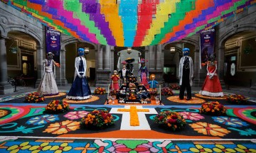 Dedican ofrenda al personal médico que combate al Covid-19 en Puebla