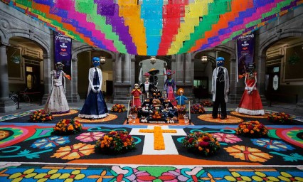 Dedican ofrenda al personal médico que combate al Covid-19 en Puebla