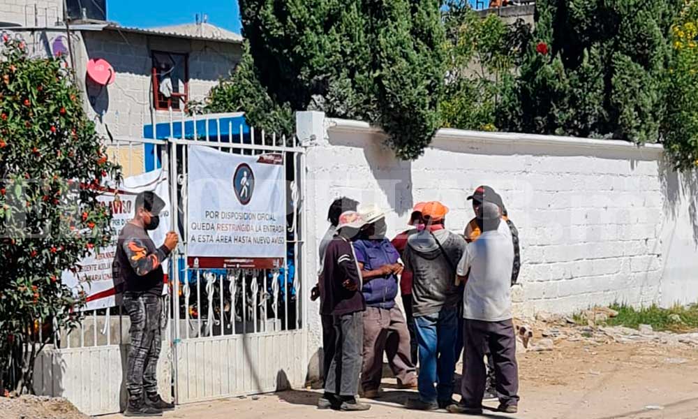 Corren a palazos a personal de Protección Civil por cerrar panteón de Xonacatepec