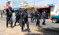 Enfrentamiento entre policías y grupo delictivo en el mercado Morelos