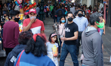 Poblanos en el centro de la ciudad. 