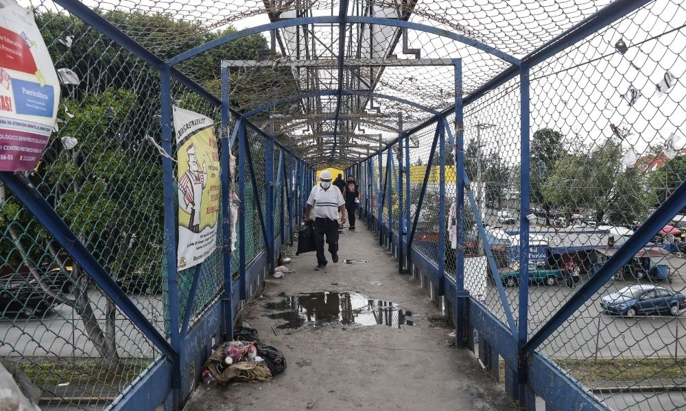Progresa el retiro de puentes peatonales en Puebla capital