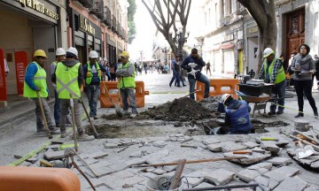 Frenan obras de 5 de Mayo; dice Barbosa que no hay documento de Impacto Ambiental