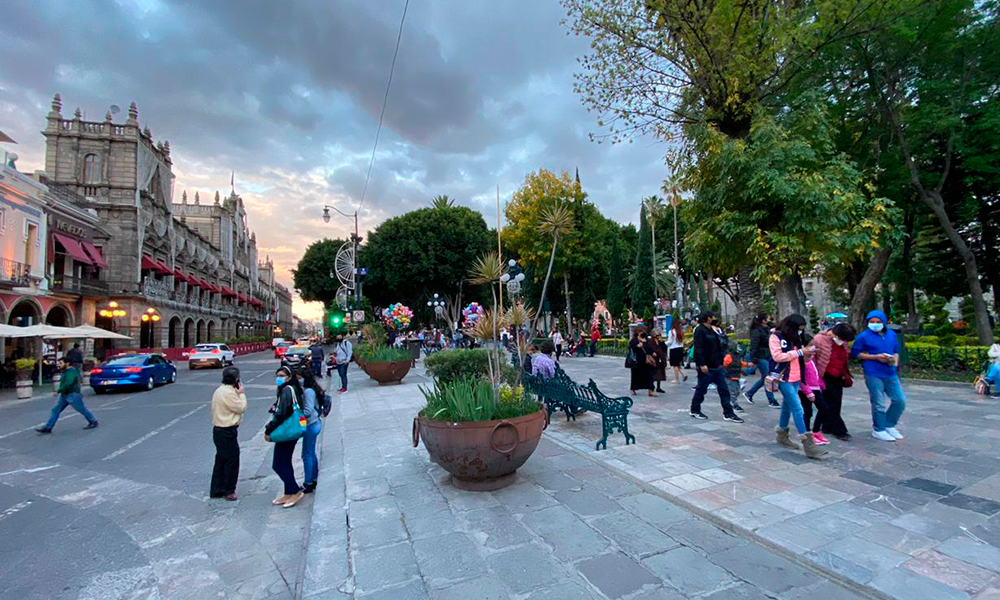 Retiran vallas del Zócalo de Puebla 