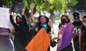 La Red Plural de Mujeres realizó el pase de lista de las víctimas desde la 14 Oriente.