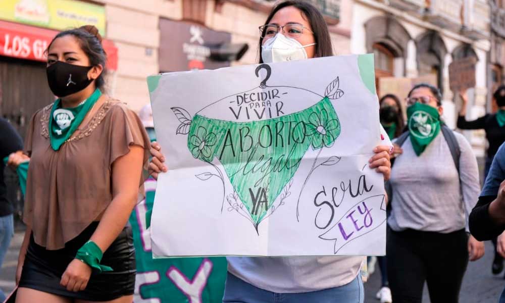 Legalización del aborto en Puebla se discutirá en abril del 2021, promete Biestro