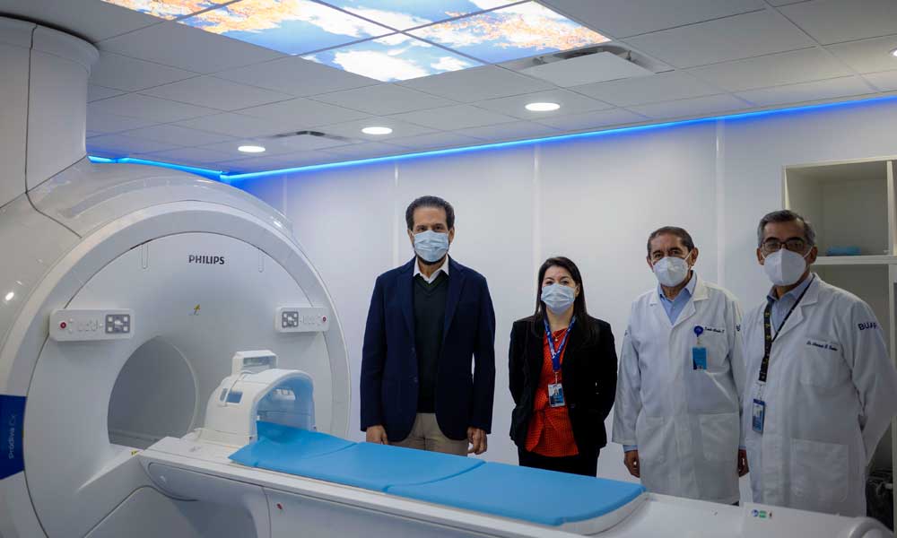 Esparza inaugura Área de Resonancia Magnética en Hospital Universitario