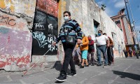 Caminar y moverse por Puebla capital es un peligro para invidentes
