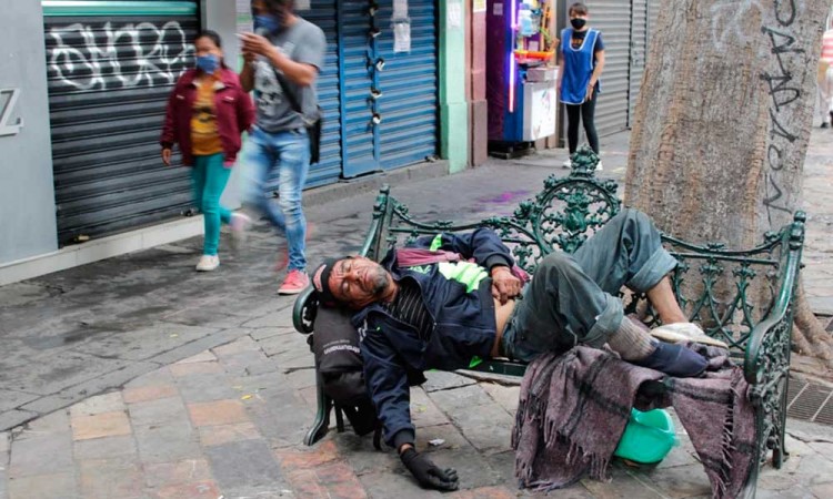 Llegan indigentes de otros estados para pedir en Puebla, destaca PC
