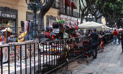 Caos en la 5 de Mayo: “Negocios ya parecen Tepito”