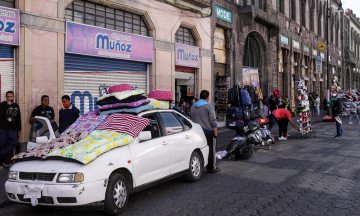 Ambulantes desobedecen a autoridades, se instalan en el Centro 