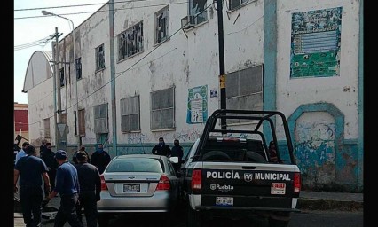 Se salta el Alto y choca contra patrulla en Xonaca