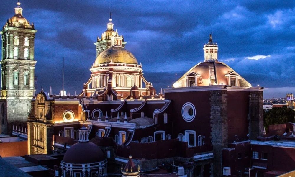 Sin feligreses, se ofició misa en Catedral de Puebla 