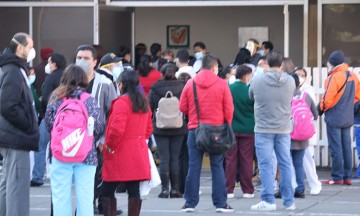 Personal médico espera 30 minutos para que se le aplica la vacuna en Puebla
