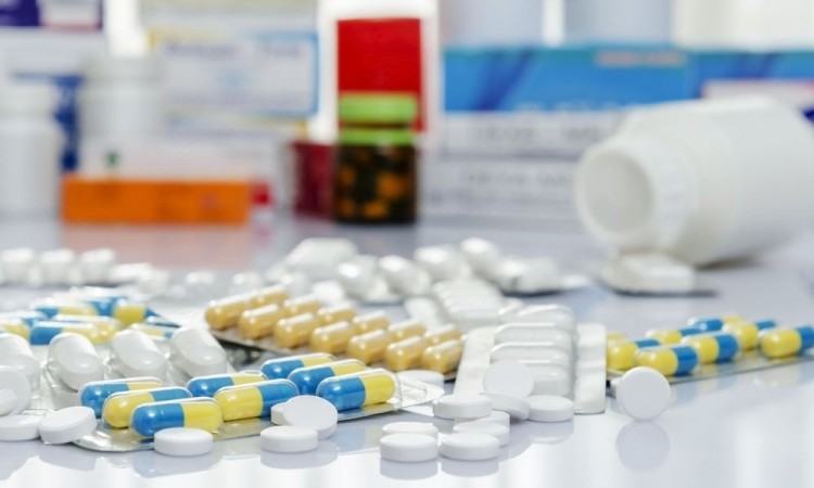 Las farmacéuticas están parando la producción para centrarse en los medicamentos para tratar Covid.