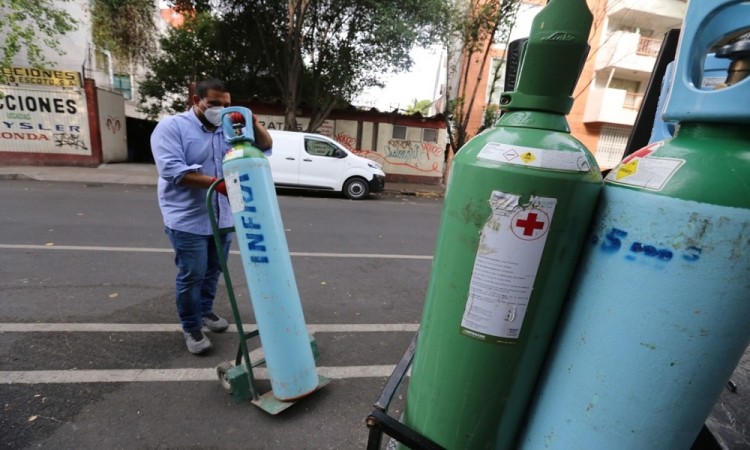 Apoyos para insumo de oxígeno en Puebla alcanzaría para 4 recargas con el de mayor capacidad
