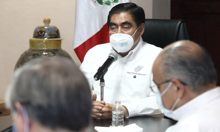 Gobiernos locales podrán comprar vacunas Covid; Puebla respalda la iniciativa 