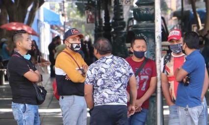 Ambulantes se organizan desde casonas para evadir operativos