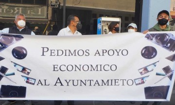 ¡Necesitamos ayuda! Por tercera ocasión fotógrafos de salones de fiestas marchan buscando apoyos económicos