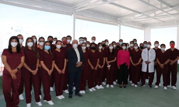  Incorpora ISSSTEP a 34 médicos residentes