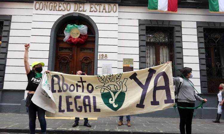 Mantienen guardadas en “la congeladora” Ley de desaparecidos y despenalización del aborto en Puebla
