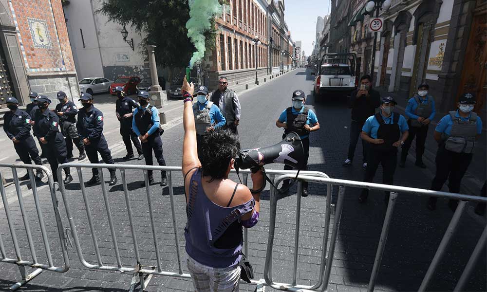 Se deslinda ayuntamiento de Puebla de vallas en calles por marcha feminista 
