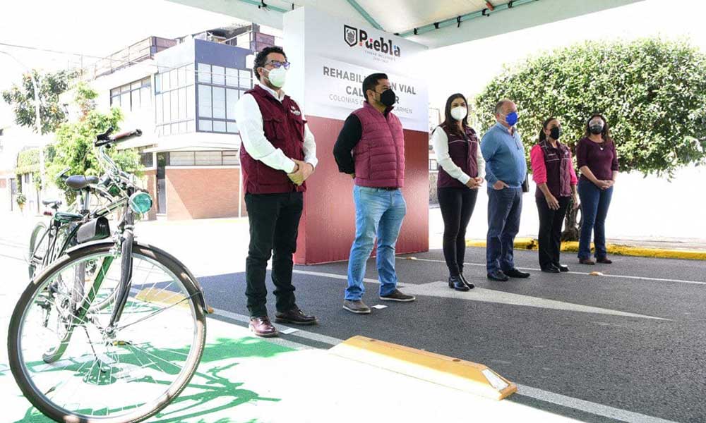 Rehabilitan ciclovía y calle de la 4 sur en la colonia el Carmen en Puebla