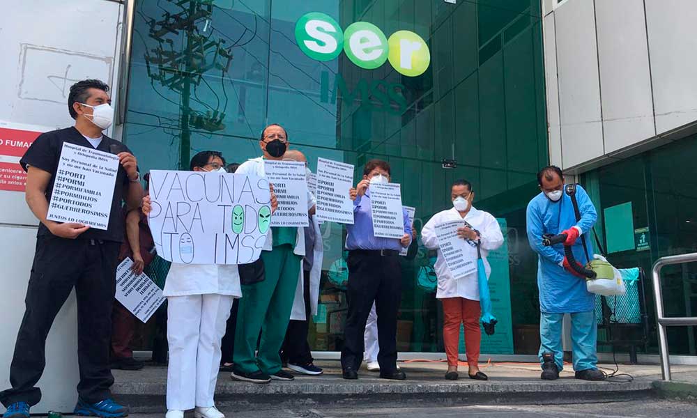 “Por ti, por mí y por mi familia”, personal de la salud en Puebla piden ser vacunados 