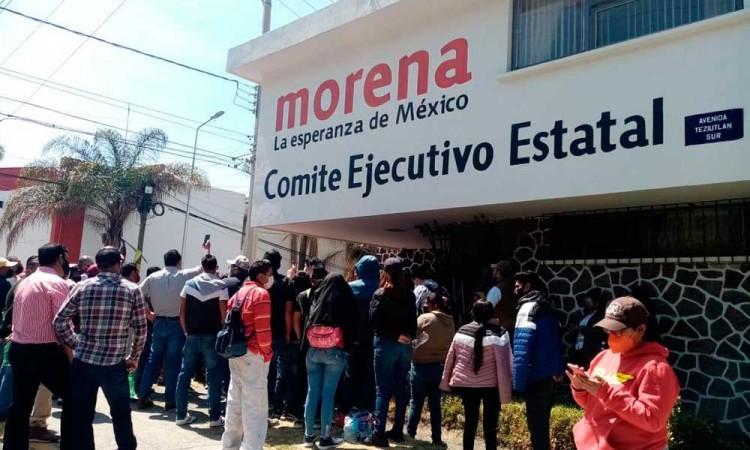 Con manifestación en Morena, gente de Mario Bracamontes pide destituir a Edgar Garmendia