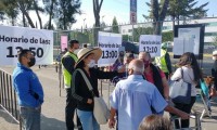Segundo día de vacunación en Puebla es organizado con carteles