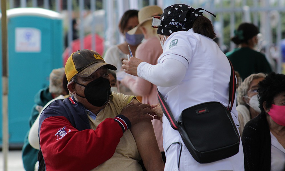 Sin contratiempos y con poca gente continúa el proceso de vacunación Covid-19 en Puebla