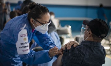 ¡No hay que temerle a las vacunas antiCovid! El doctor Alfredo Torres, egresado de la BUAP, te lo explica   
