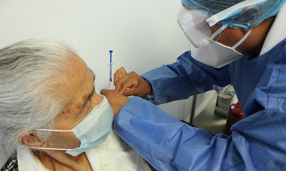 Fueron vacunados más del 80 por ciento de adultos mayores en Puebla capital